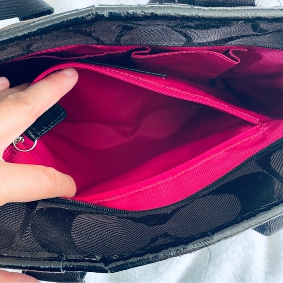 Coach Canvas Tote โ Black with Pink Interior, Stylish & Functional! ๐๐ - Picture 6 of 16